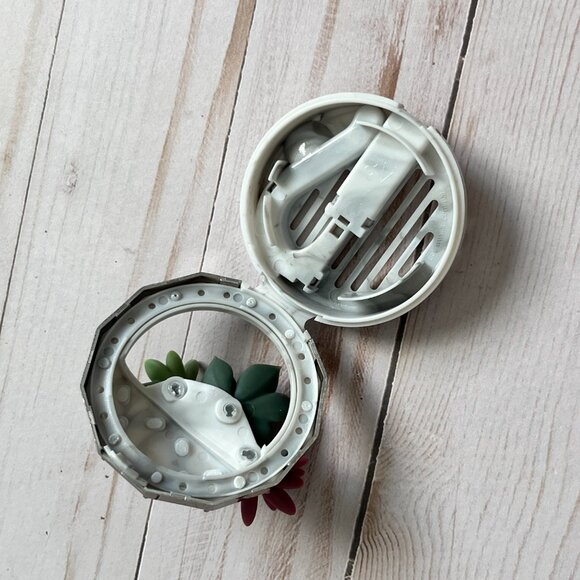 Bath and Body Works Car Fragrance Holder - Picture 5 of 5